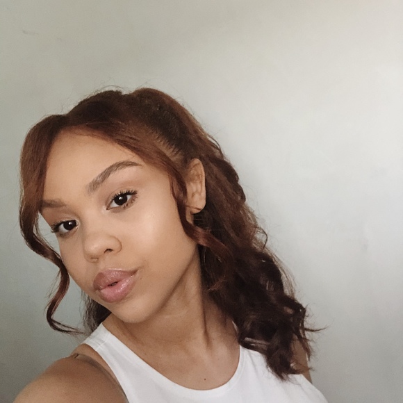 Meet your Posher, Lorraine - Picture 1 of 1